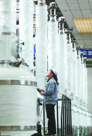 圖為京儀集團(tuán)單晶爐生產(chǎn)線