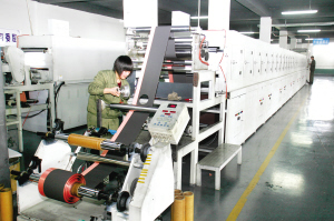 新能源產業的骨干企業遼源鋰源新能源公司鋰離子動力電池生產車間。