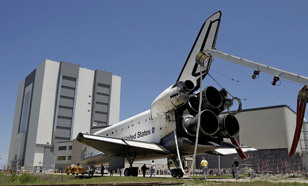 當(dāng)時時間5月26日上午8點48分,美國航天飛機“亞特蘭蒂斯”號順利降落在佛羅里達州肯尼迪航天中心。