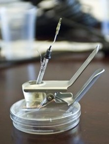 眾多微小太陽能電池組成的光電化學(xué)電池